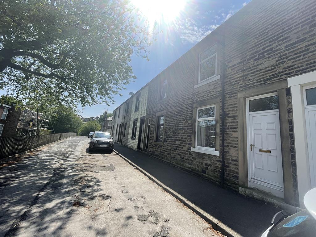 2 bedroom mid terrace house SSTC in Barnoldswick - IMG_4740.jpg